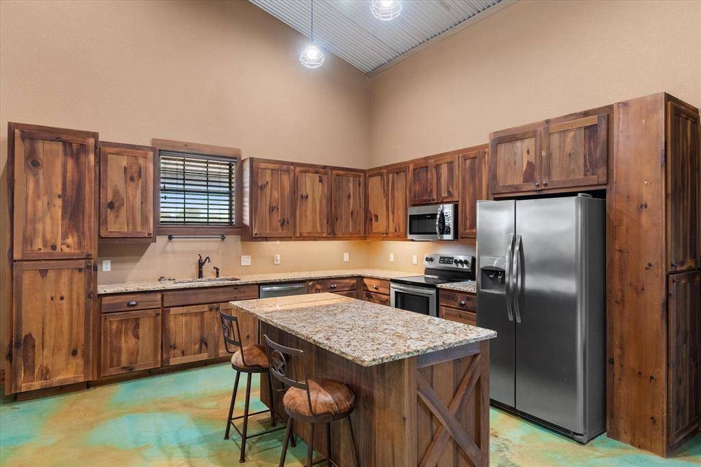 Reno, TX 76020,845 N Cardinal Road