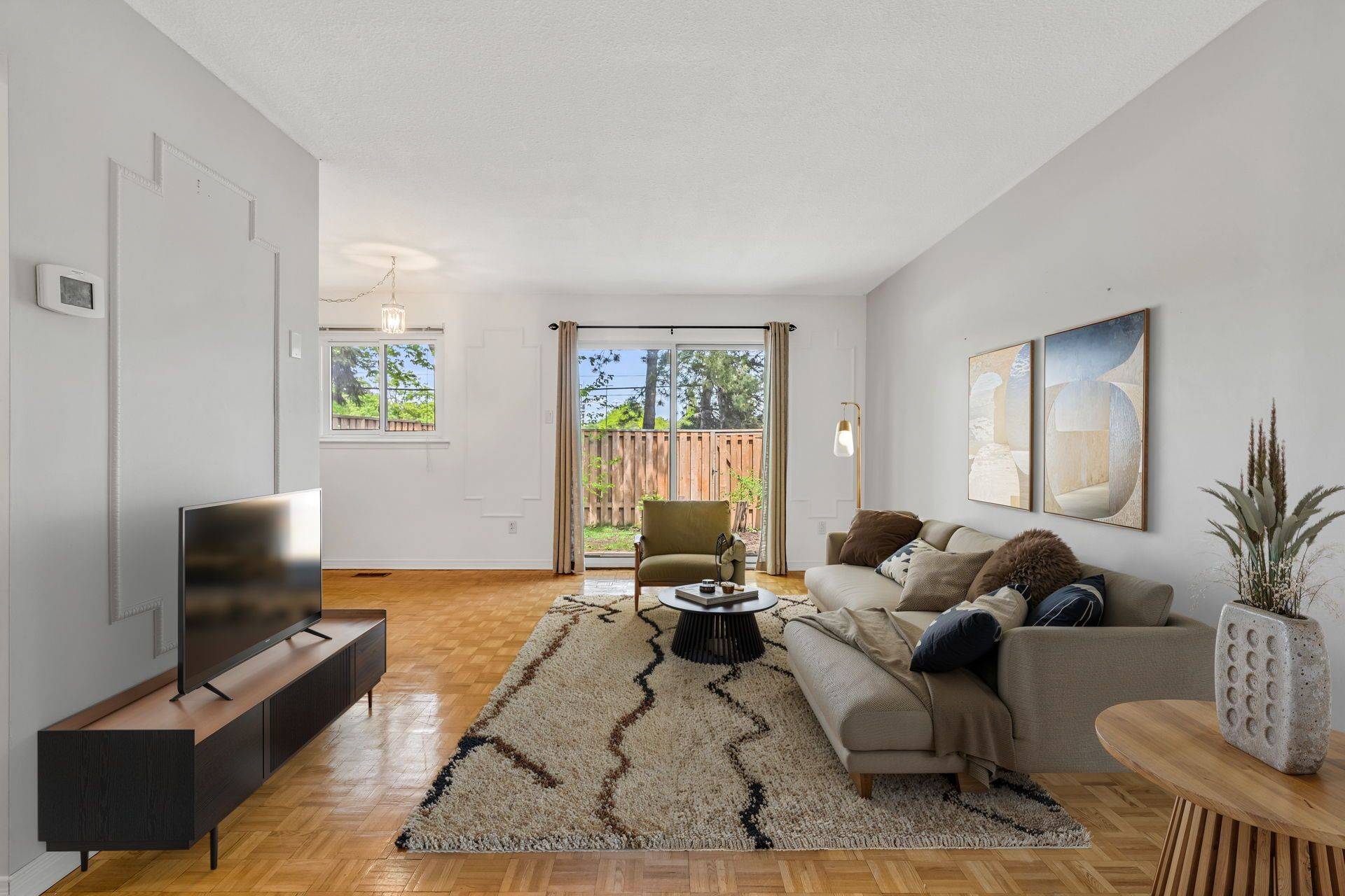 Markham, ON L3T 5B8,22 Niles WAY #325