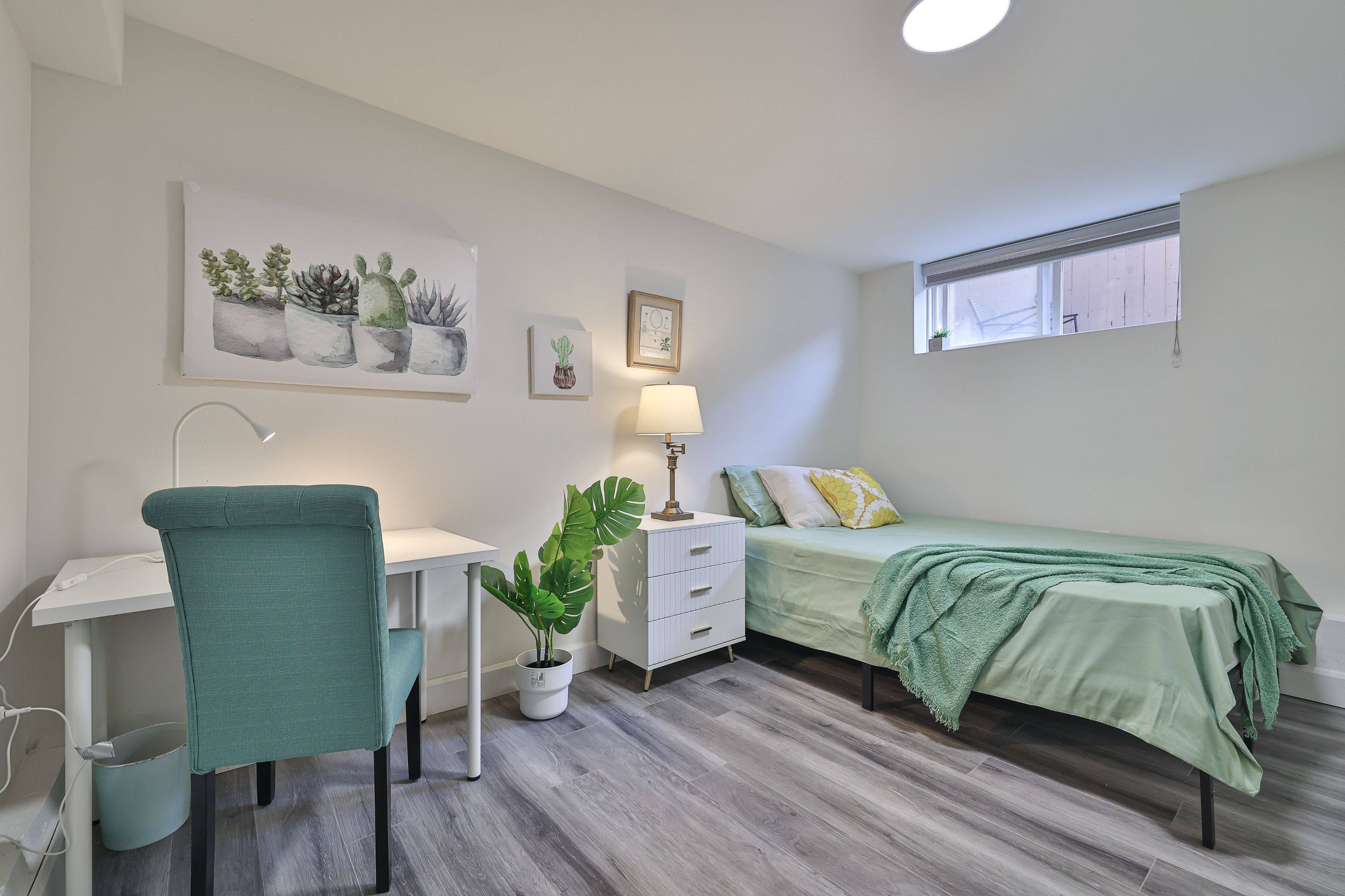 Toronto W01, ON M6R 2C6,5 Sorauren AVE #1