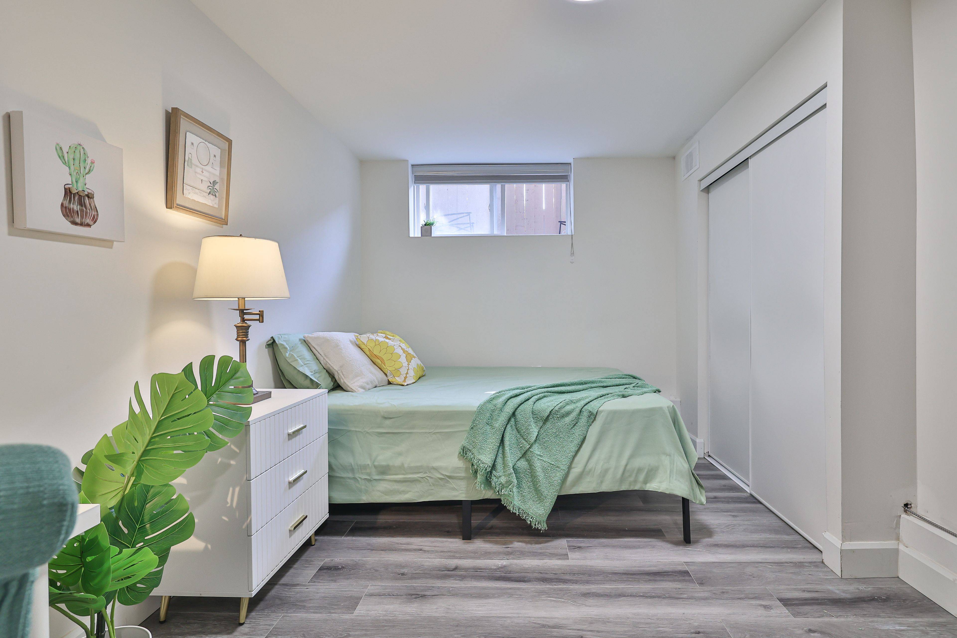 Toronto W01, ON M6R 2C6,5 Sorauren AVE #1