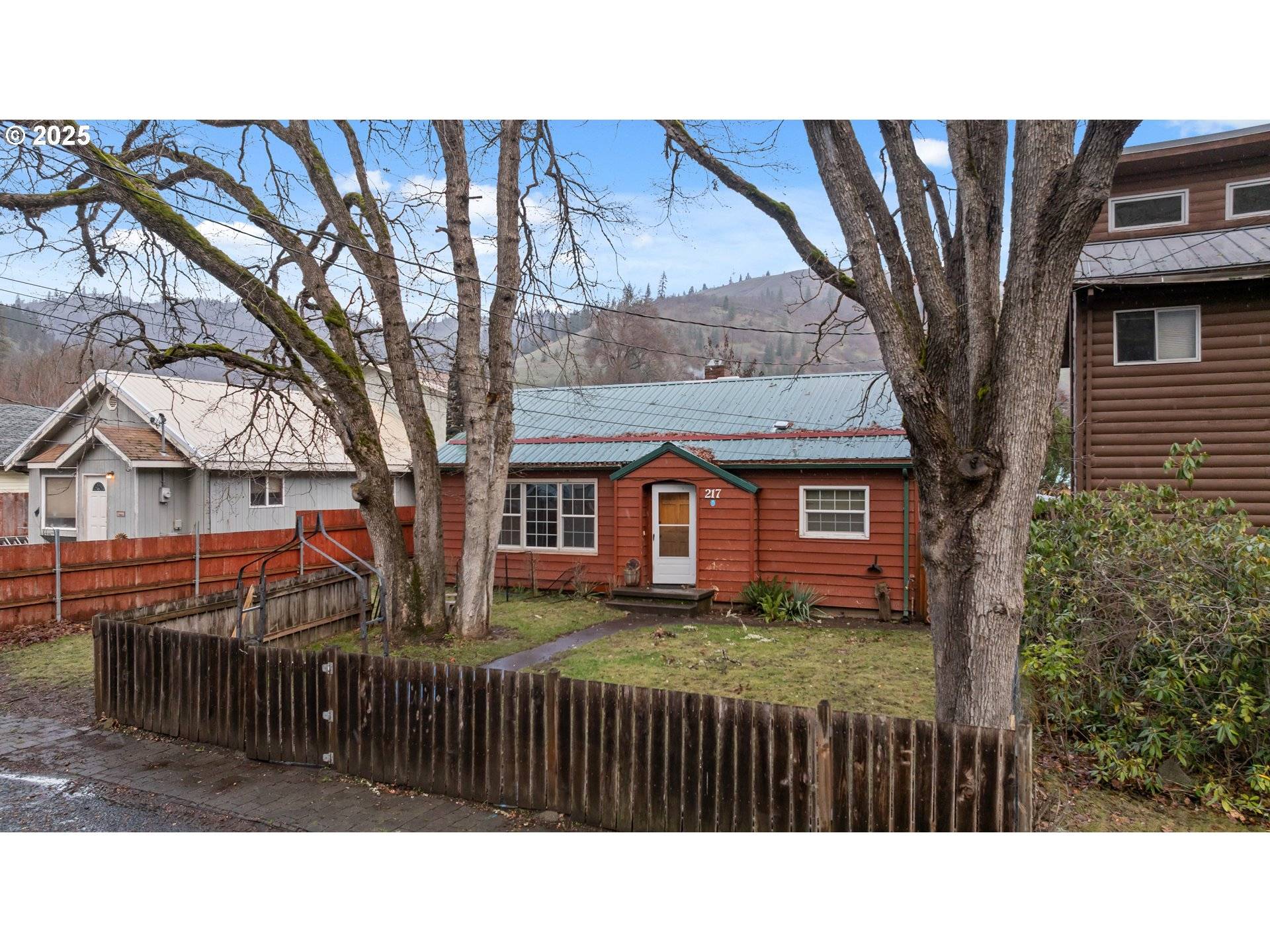 Klickitat, WA 98628,217 2ND ST