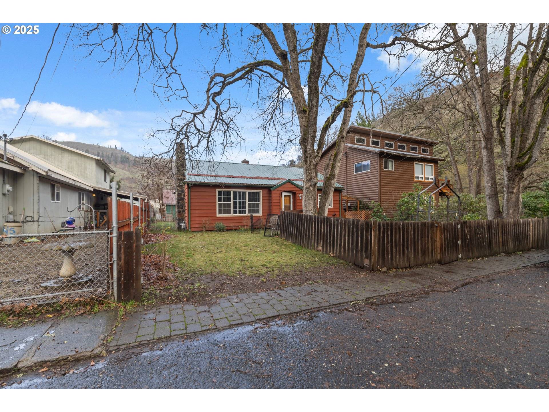 Klickitat, WA 98628,217 2ND ST