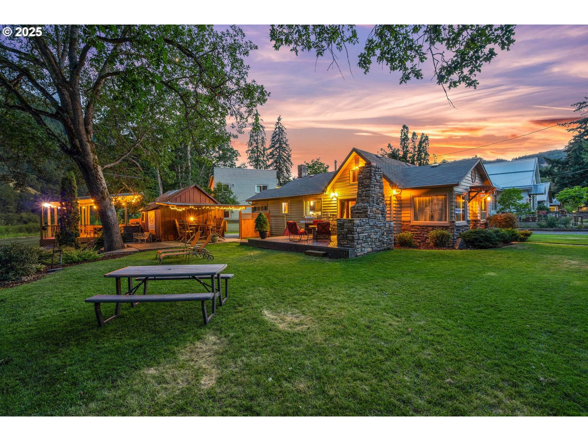 Klickitat, WA 98628,218 2ND ST