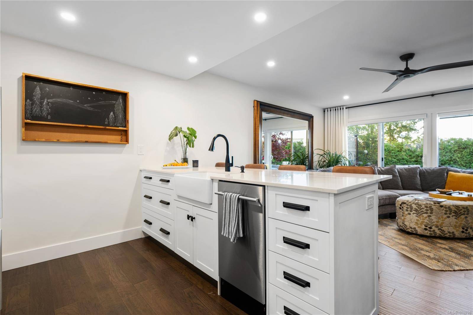 Nanaimo, BC V9T 6E7,6073 Pleasant Valley Way