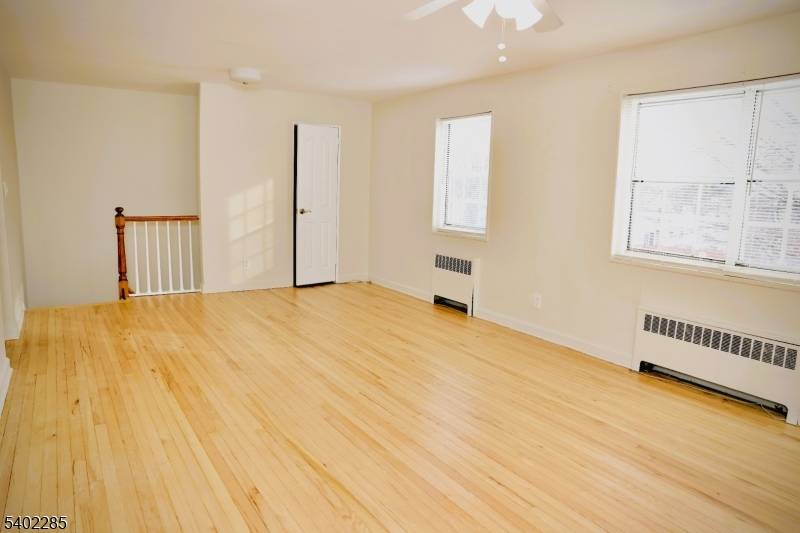 Roselle Park Boro, NJ 07204,33-B W Roselle Ave #B