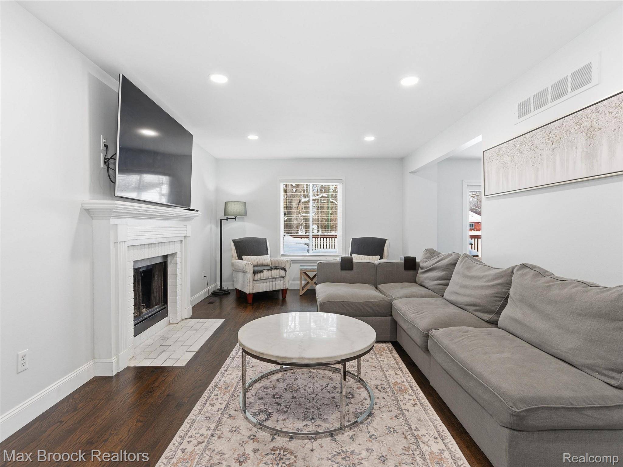 West Bloomfield, MI 48324,3655 Walnut