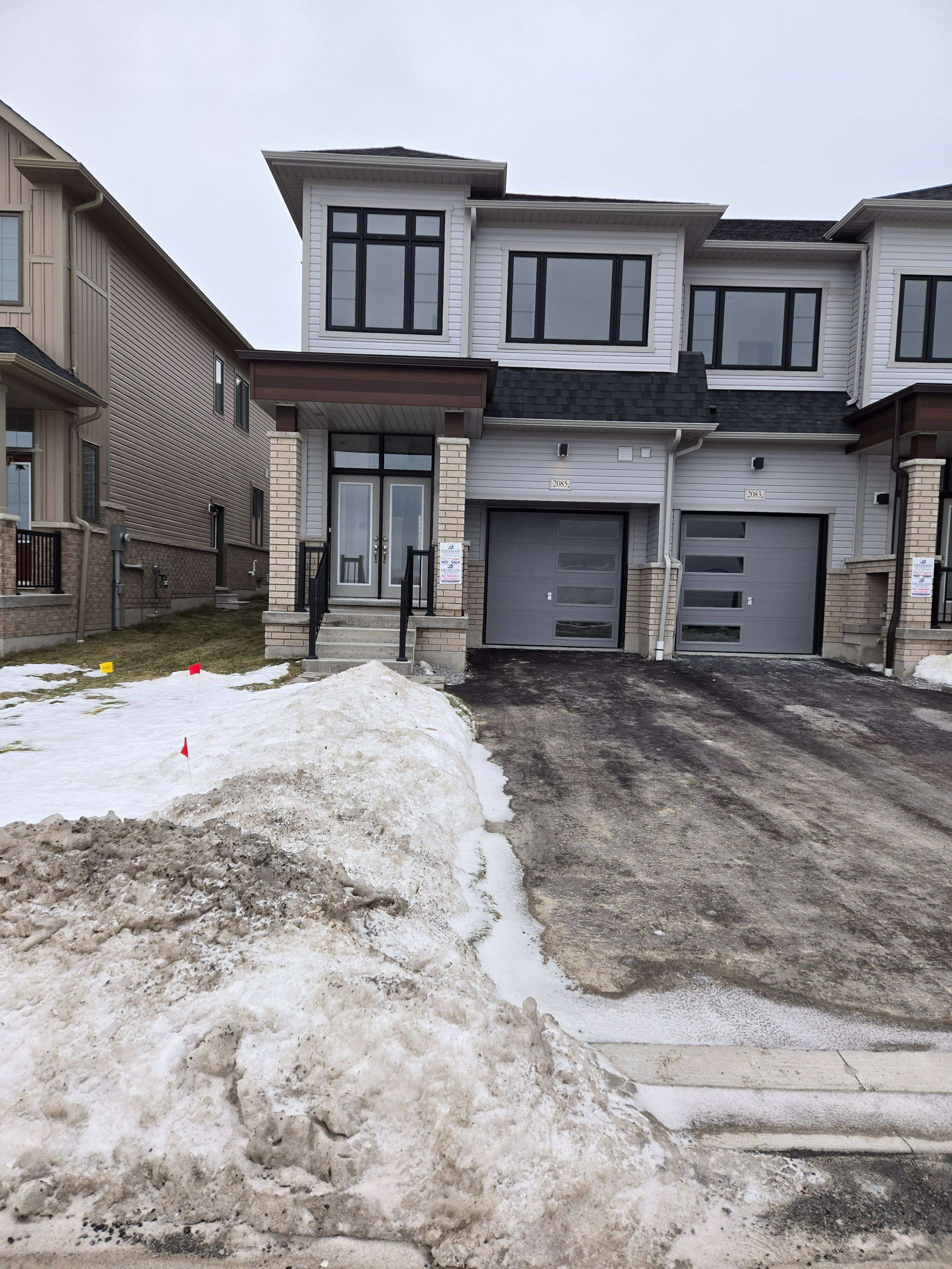 Oshawa, ON L1L 0W4,2085 HORACE DUNCAN CRES