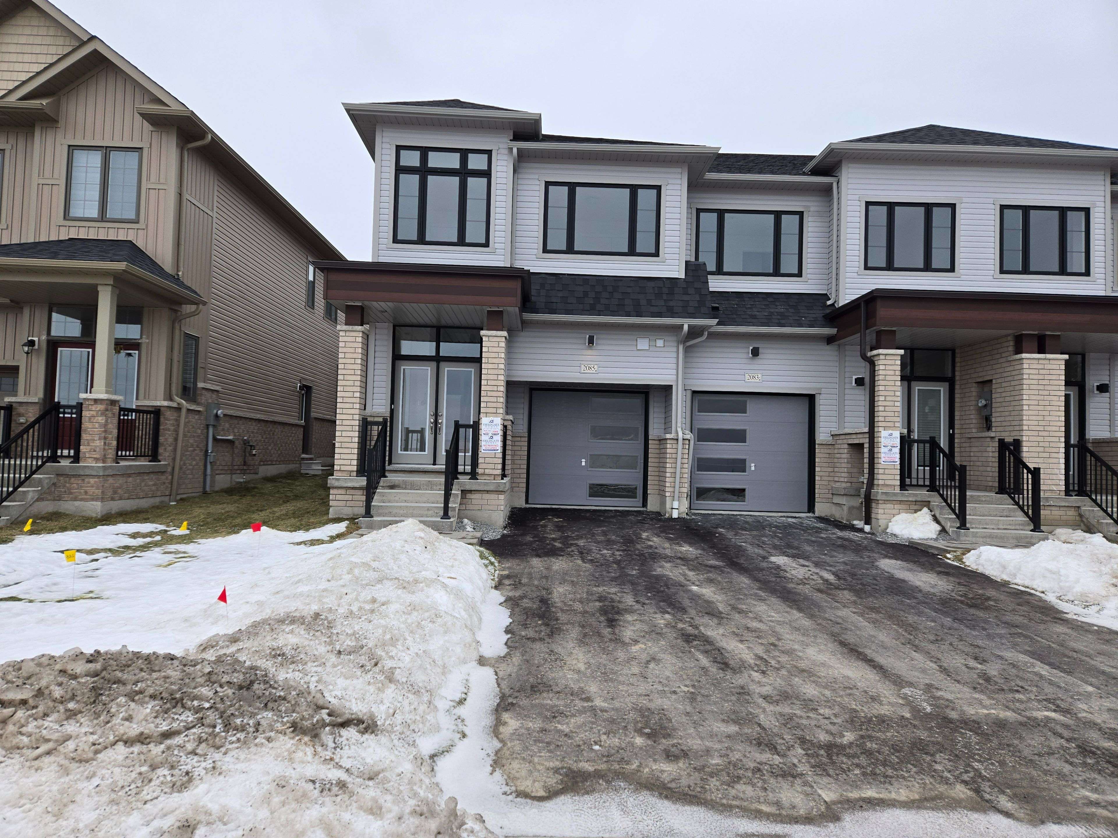 Oshawa, ON L1L 0W4,2085 HORACE DUNCAN CRES