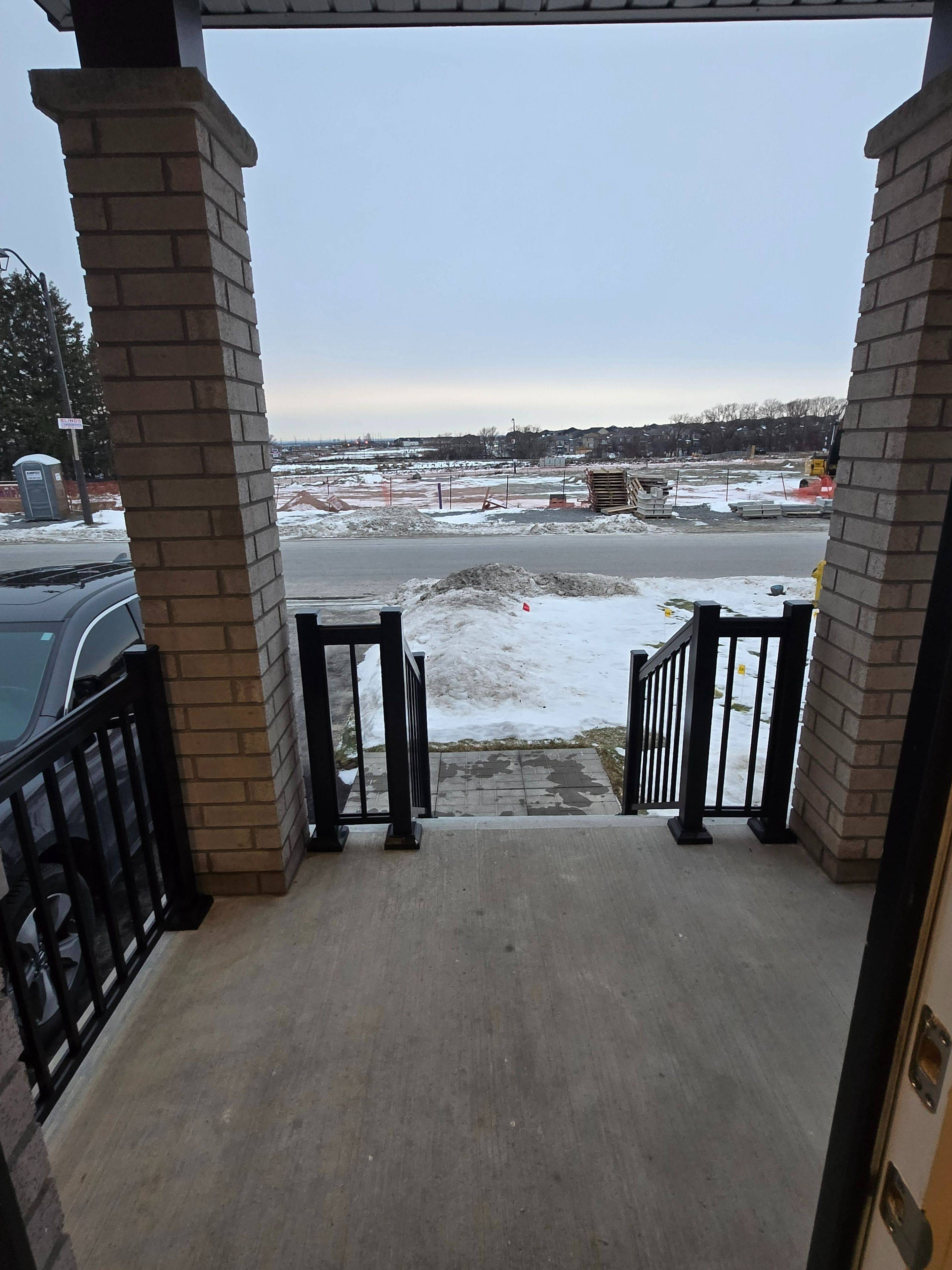 Oshawa, ON L1L 0W4,2085 HORACE DUNCAN CRES