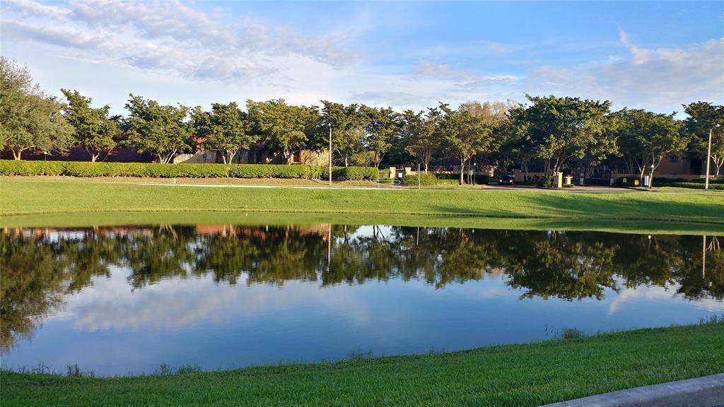 Margate, FL 33063,3330 pinewalk drive #1626