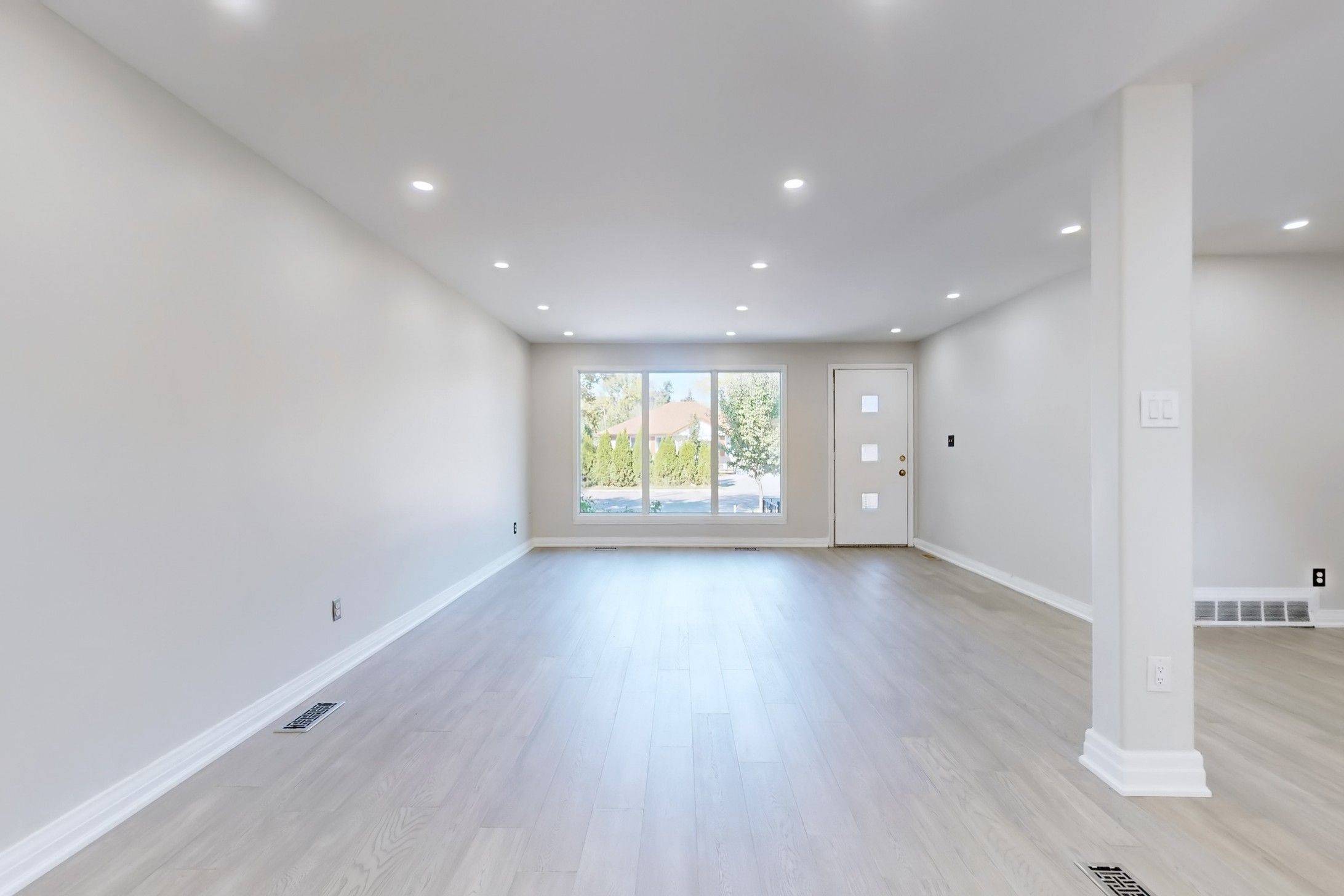 Richmond Hill, ON L4C 1B7,438 Centre ST E