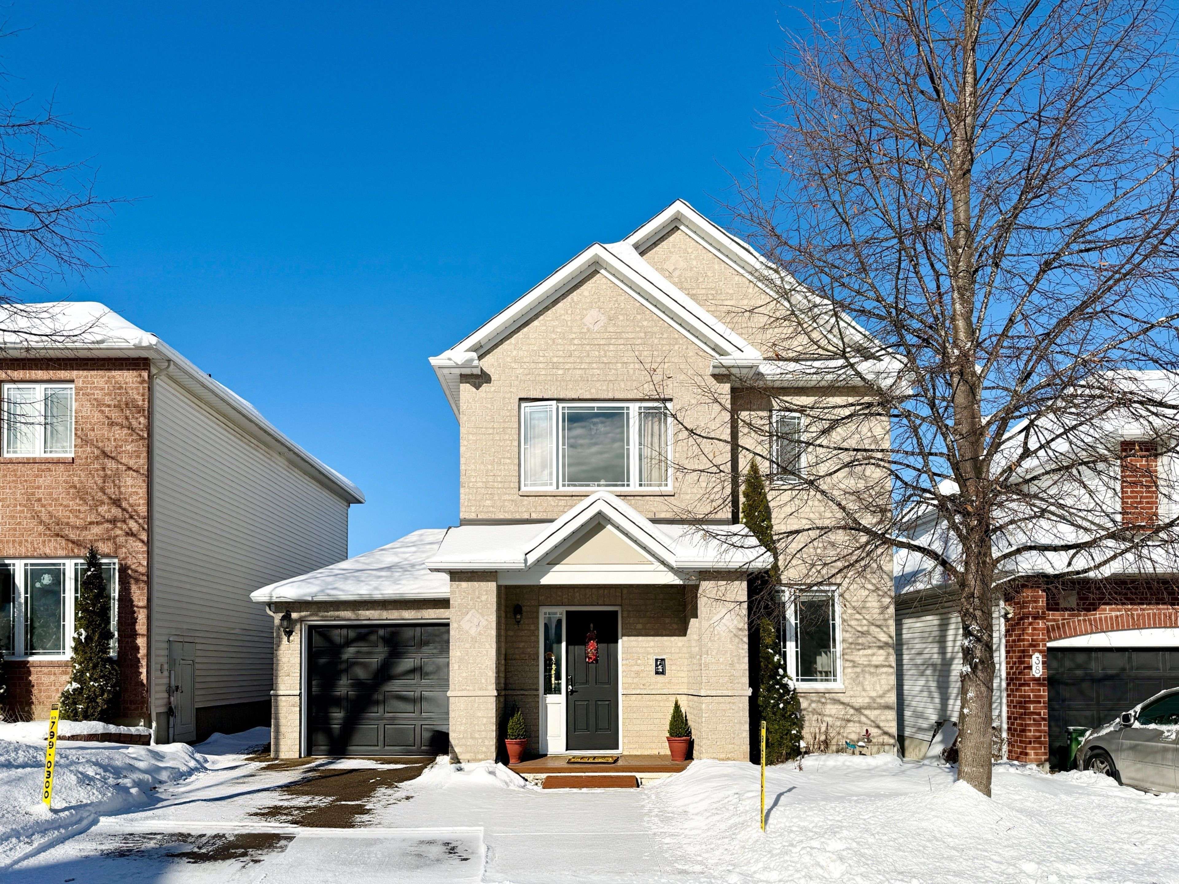 Barrhaven, ON K2G 6Z8,40 Huntcliff PL
