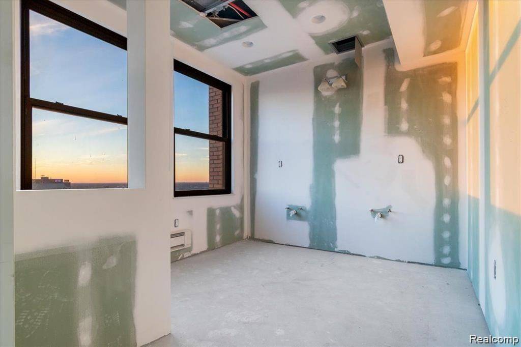 Detroit, MI 48226,1135 Shelby ST #69-2906