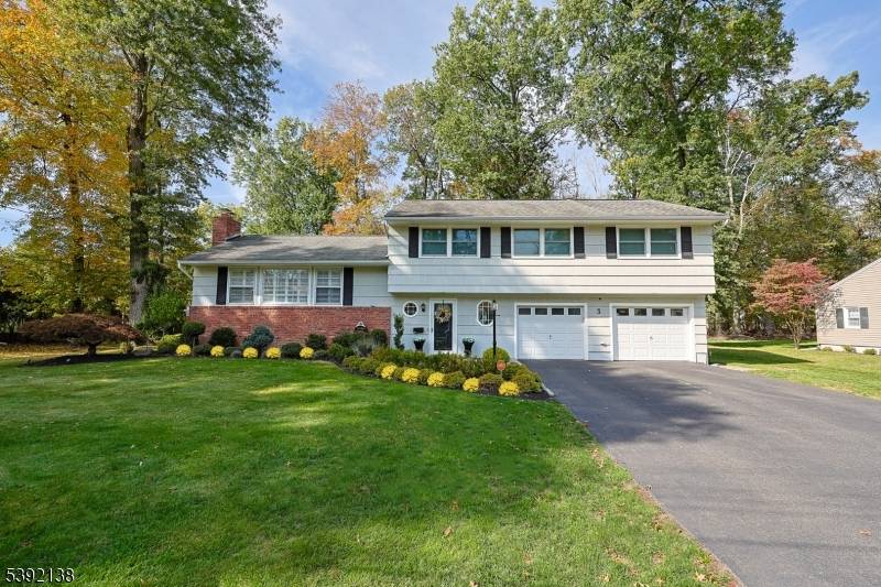 Florham Park Boro, NJ 07932,3 Pierson Ln