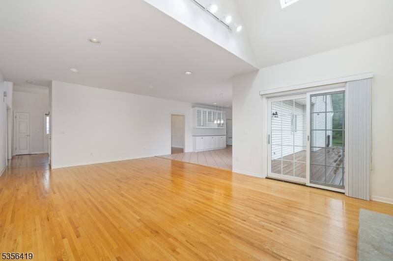 Long Hill Twp., NJ 07946,1 Joss Way