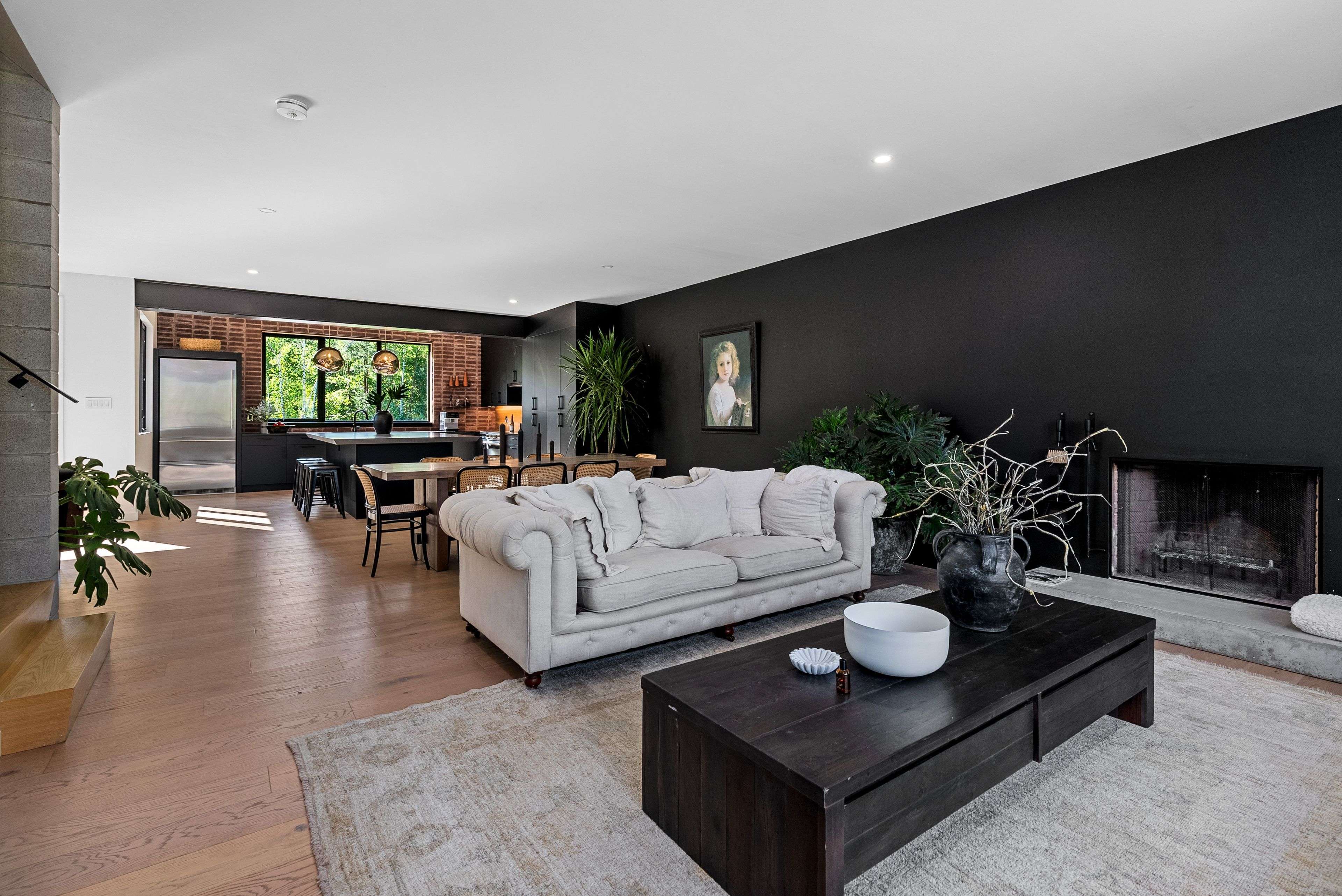 Clearview, ON L9Y 3Y9,854 Sixth ST