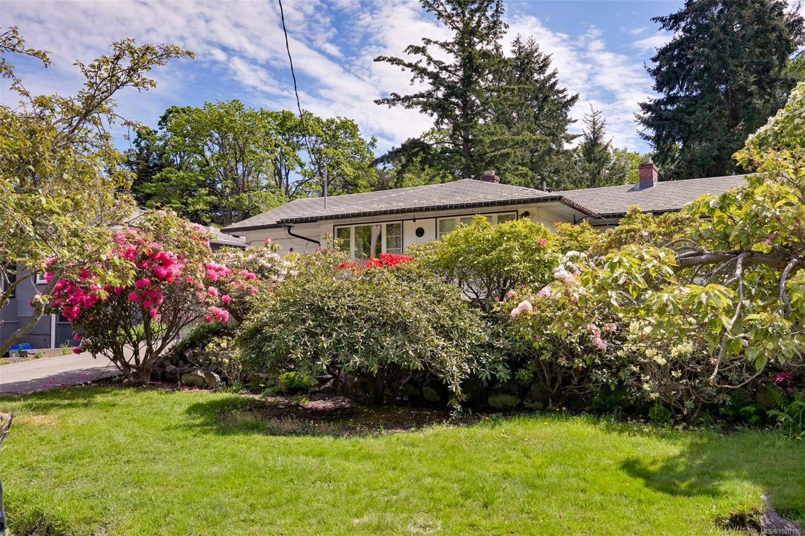 Saanich, BC V8P 1Y8,1233 Tattersall Dr