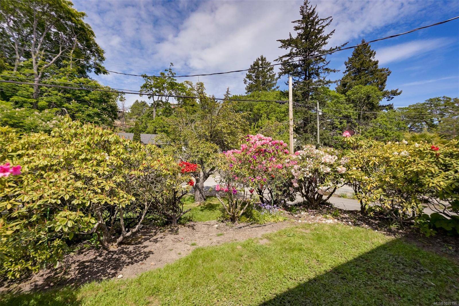Saanich, BC V8P 1Y8,1233 Tattersall Dr