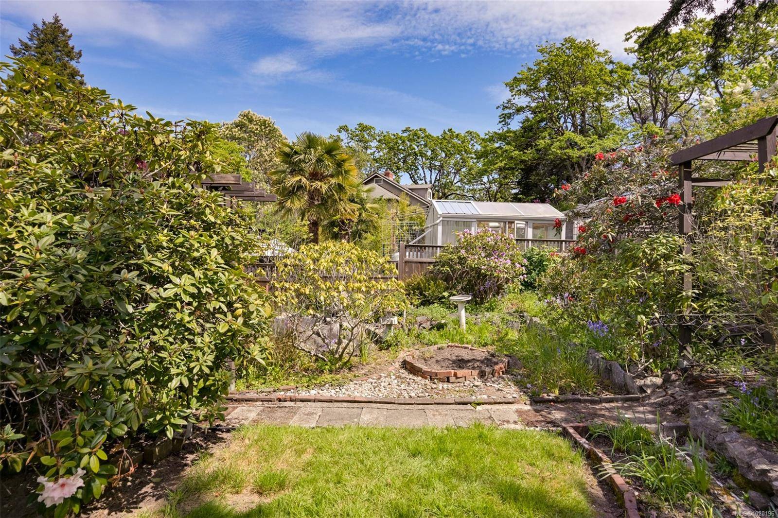 Saanich, BC V8P 1Y8,1233 Tattersall Dr