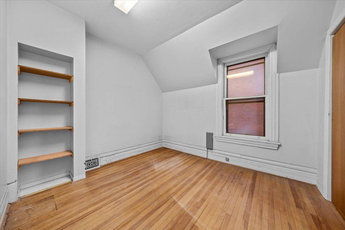 Ottawa Centre, ON K2P 1C1,17 Arlington AVE