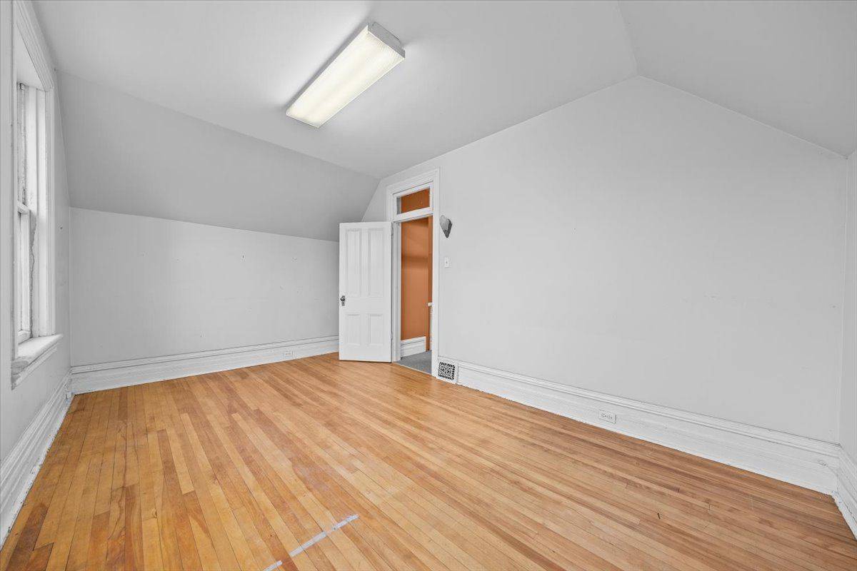 Ottawa Centre, ON K2P 1C1,17 Arlington AVE