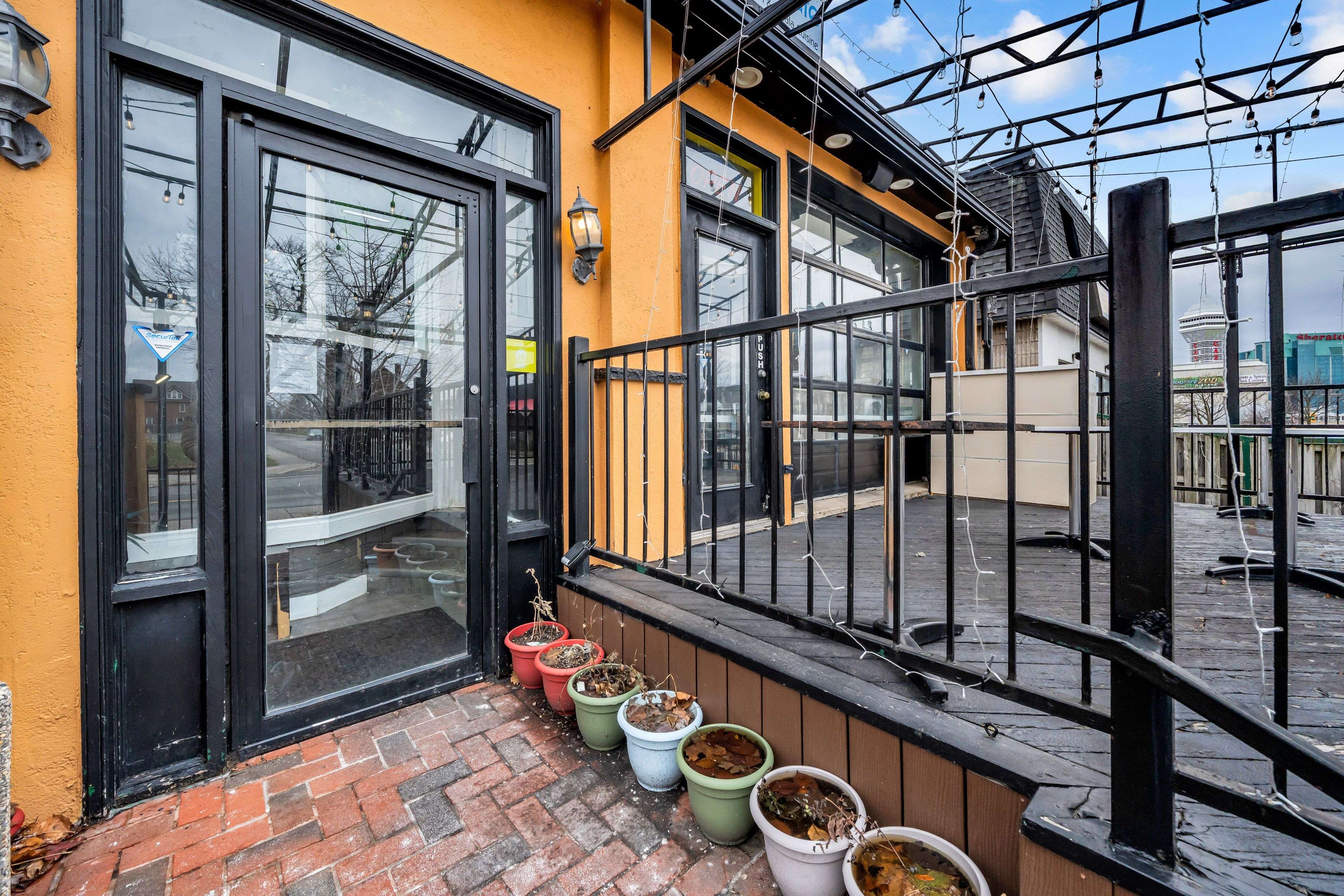 Niagara Falls, ON L2G 3L2,5448 VICTORIA AVE