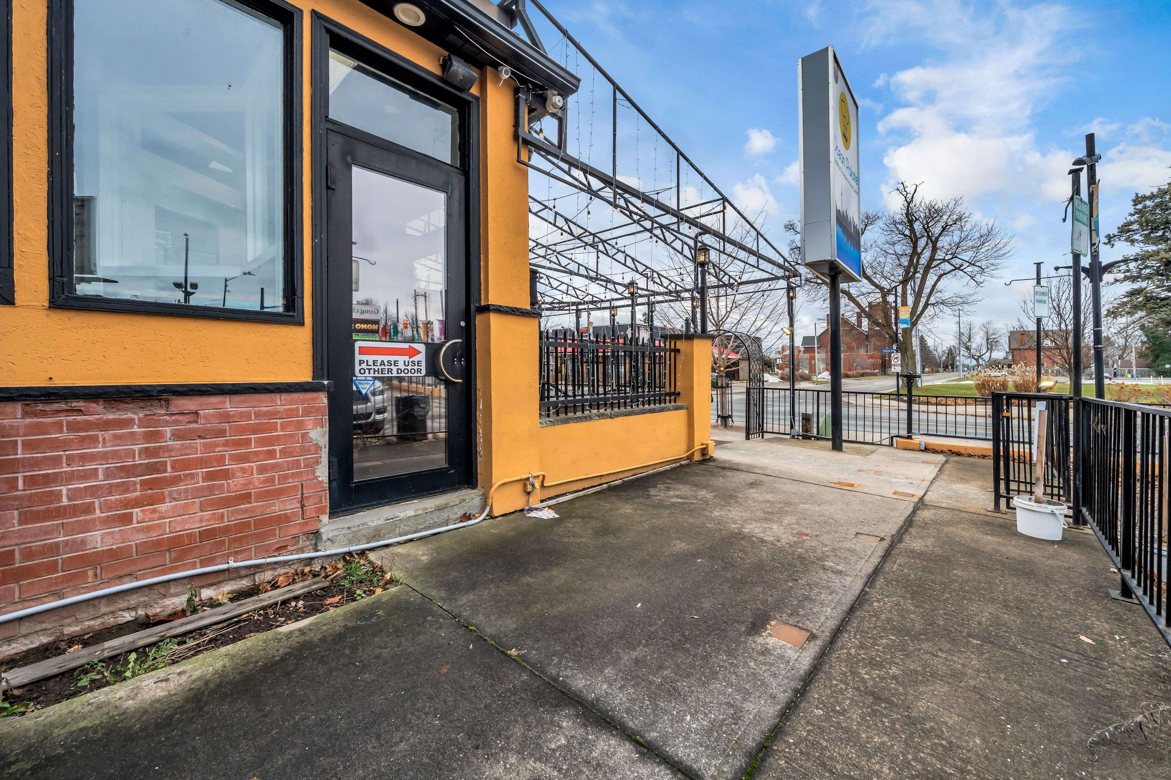 Niagara Falls, ON L2G 3L2,5448 VICTORIA AVE