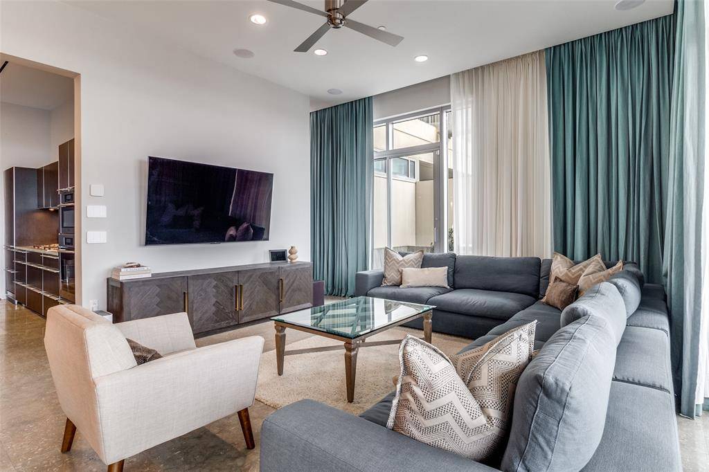 Dallas, TX 75201,1717 Arts Plaza #1810