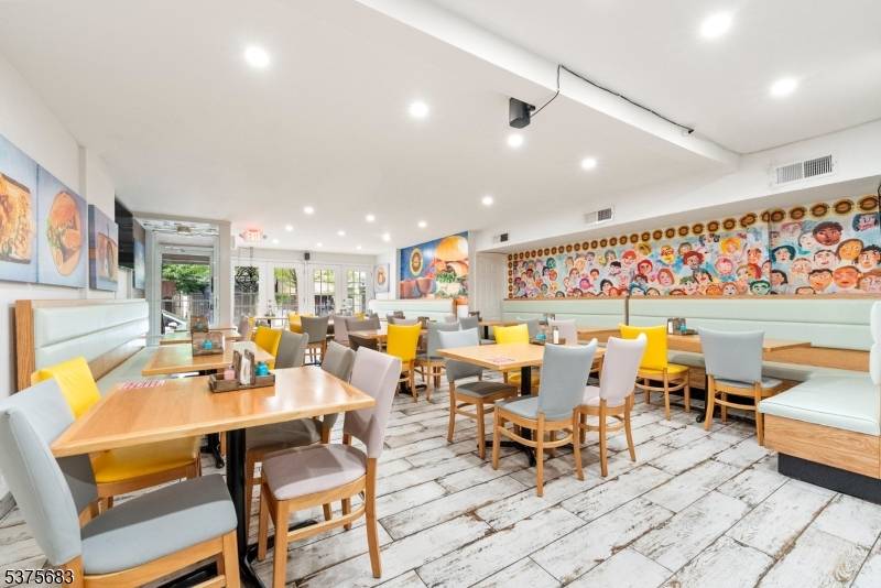 Elizabeth City, NJ 07201,945 Elizabeth Ave