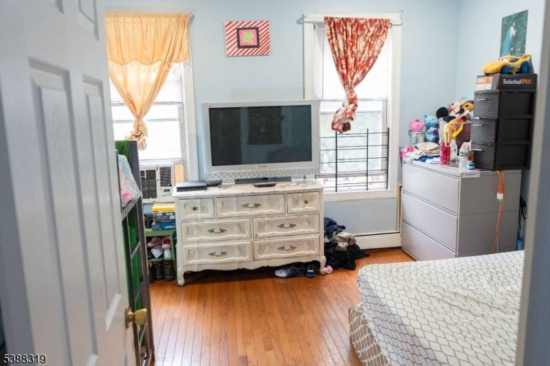 Elizabeth City, NJ 07206,643 Elizabeth Ave