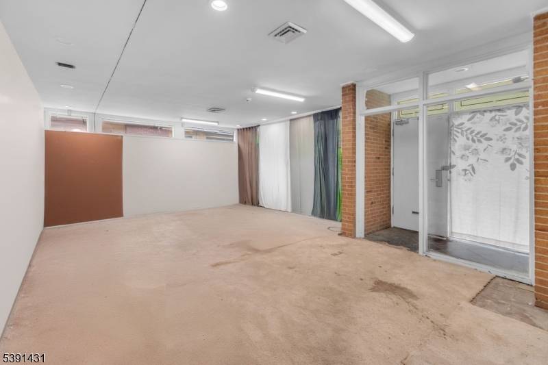 Newark City, NJ 07112,86 88chancellor Ave