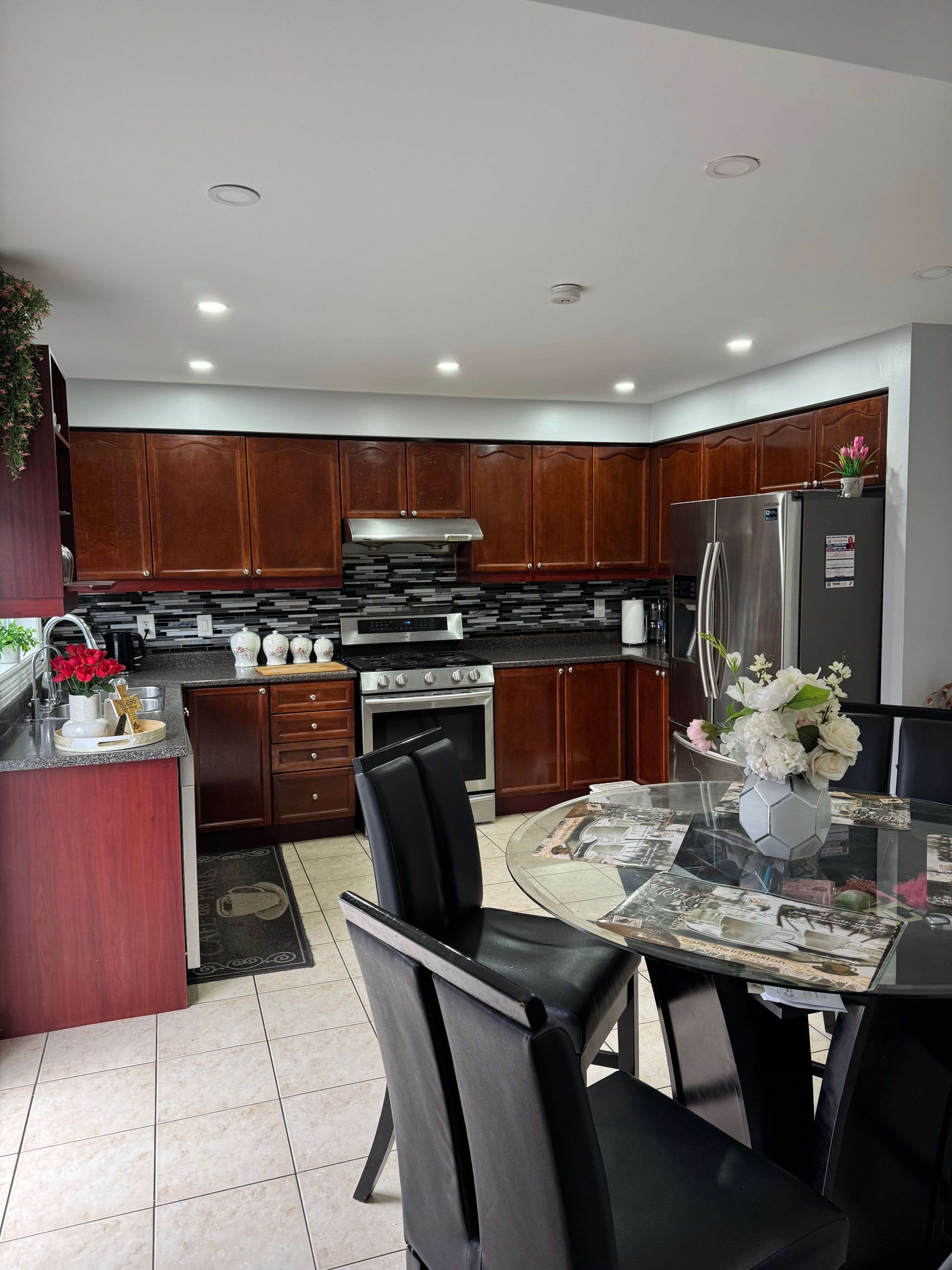 Brampton, ON L6P 2H8,8 Bayridge DR S