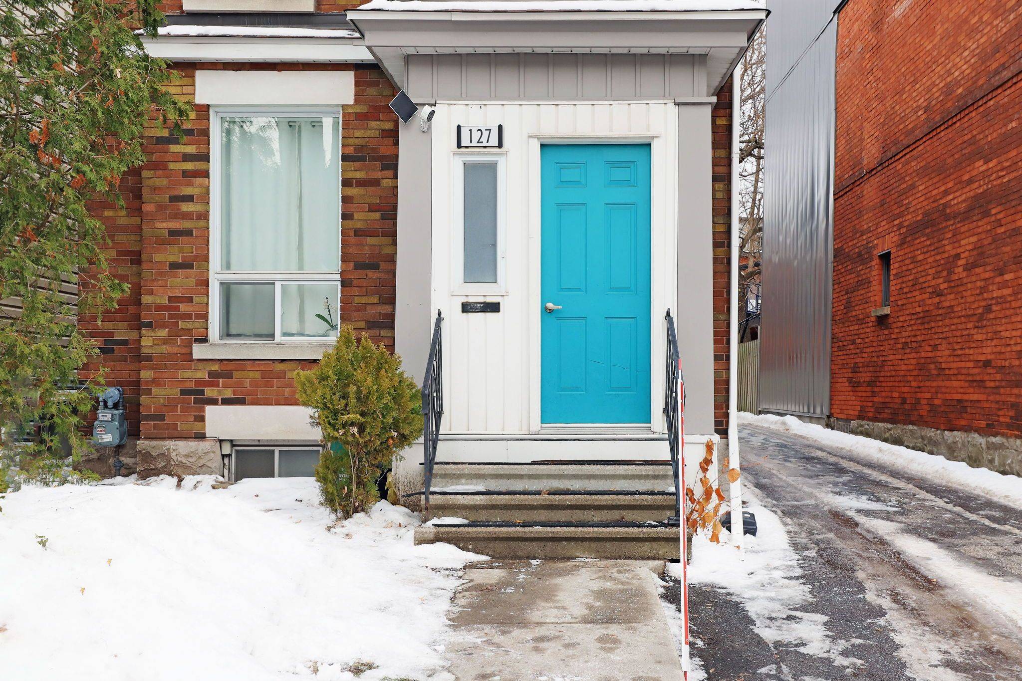 Glebe - Ottawa East And Area, ON K1S 2J9,127 Third AVE #2