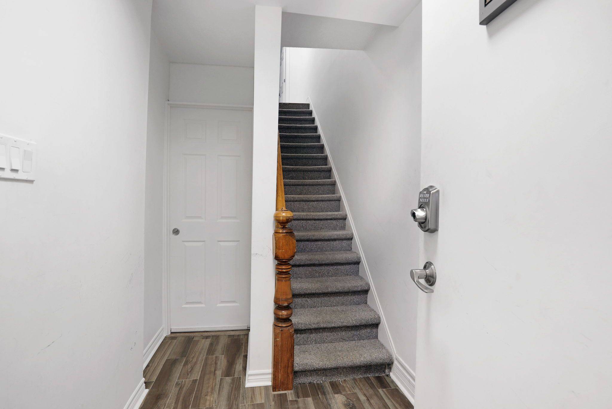 Glebe - Ottawa East And Area, ON K1S 2J9,127 Third AVE #2