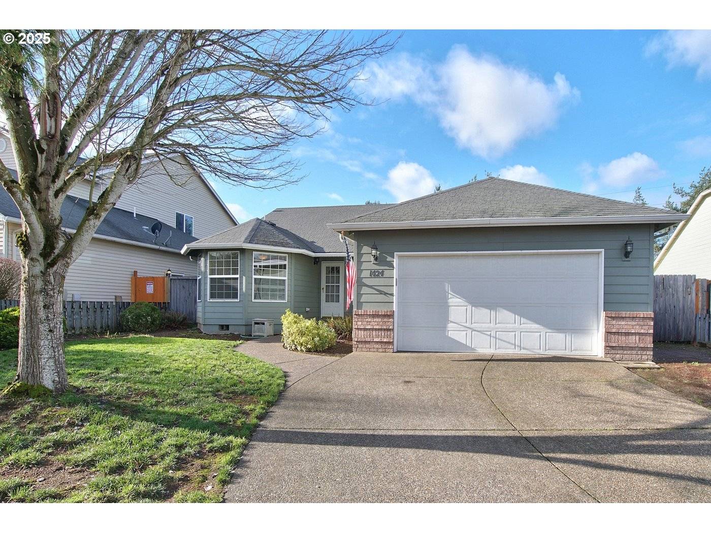 Molalla, OR 97038,1424 MT VIEW LN