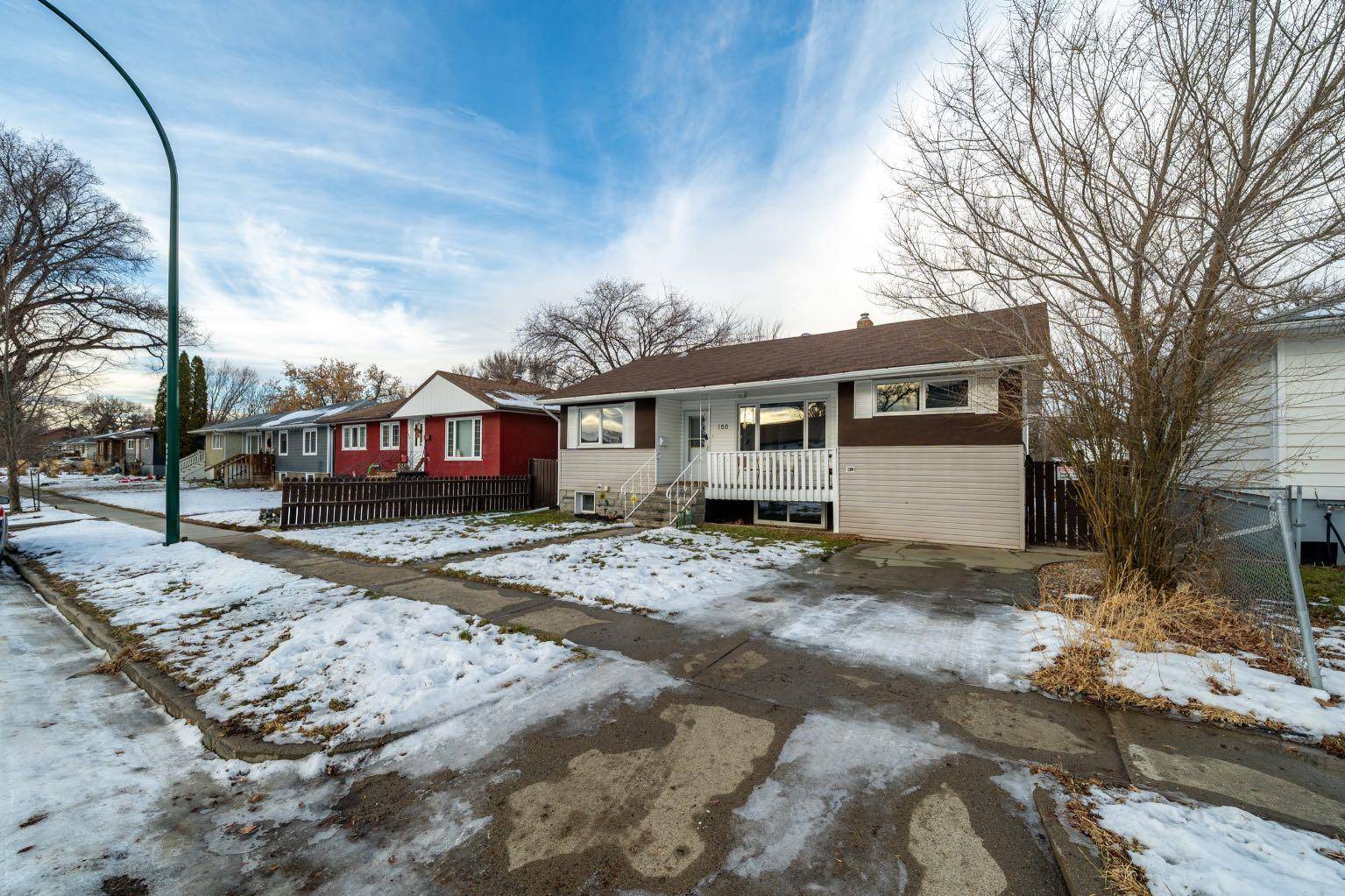 Medicine Hat, AB T1A1V2,166 12 ST SE