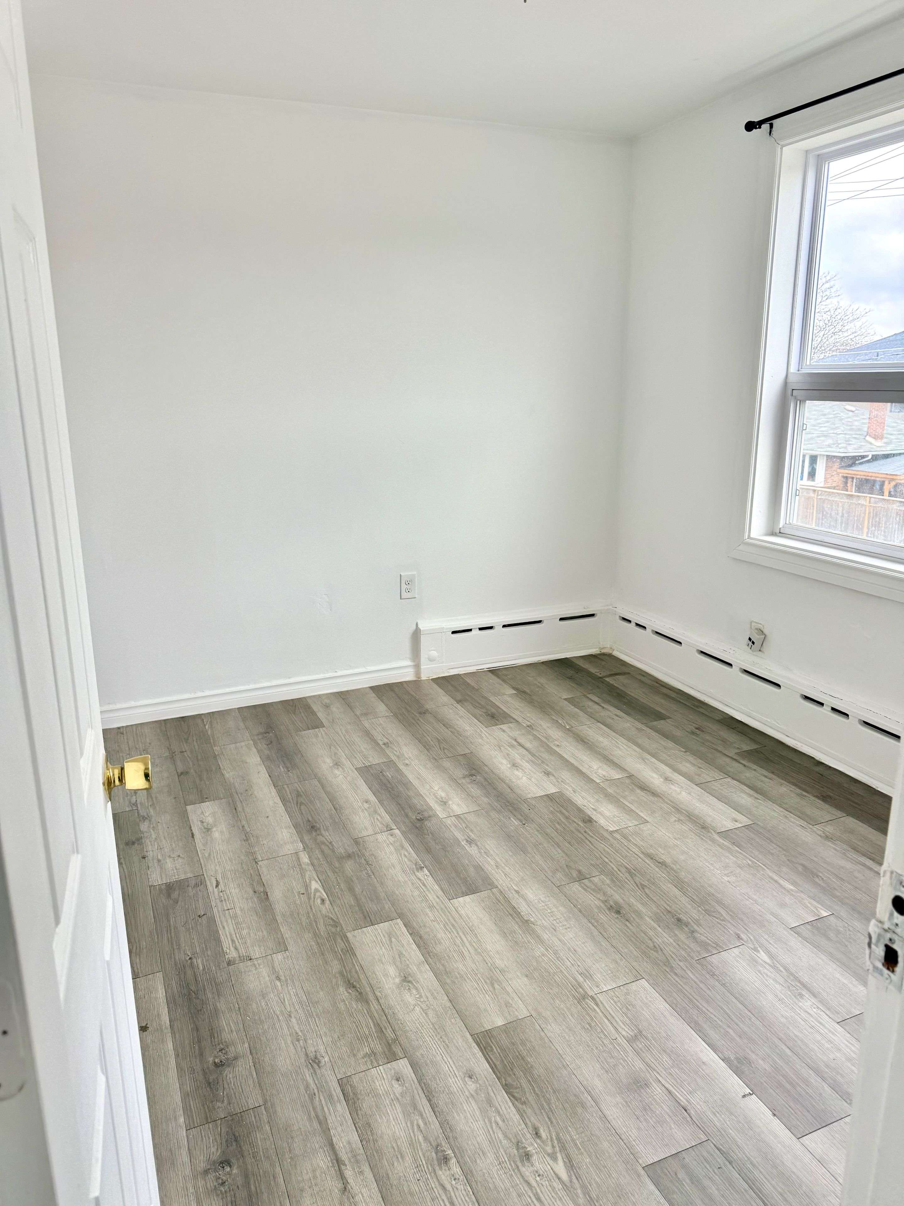 Toronto C13, ON M1R 1R4,1758 Victoria Park AVE #3