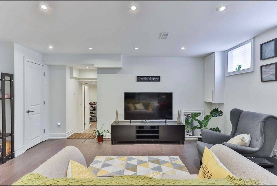 Toronto C15, ON M2H 1V9,36 Flavian CRES #Bsmt