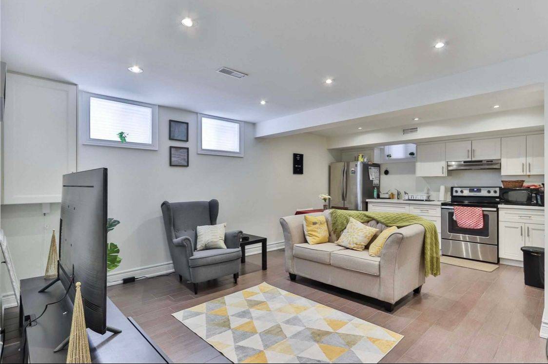 Toronto C15, ON M2H 1V9,36 Flavian CRES #Bsmt