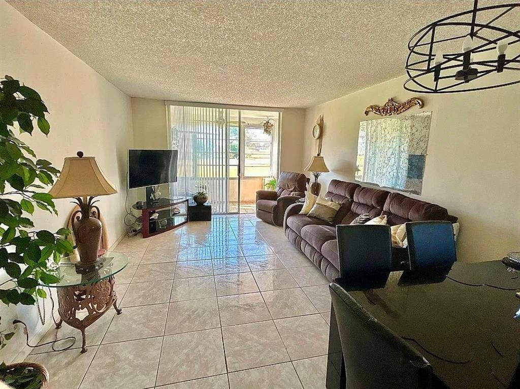 Sunrise, FL 33322,9041 Sunrise Lakes Blvd #113