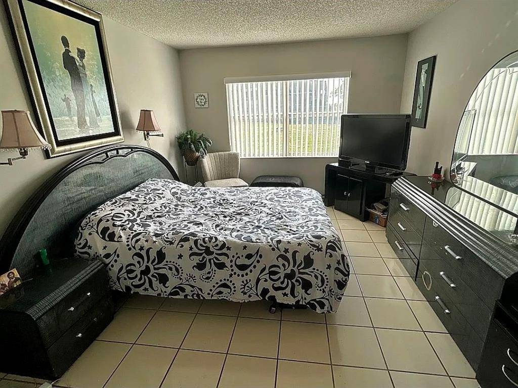Sunrise, FL 33322,9041 Sunrise Lakes Blvd #113