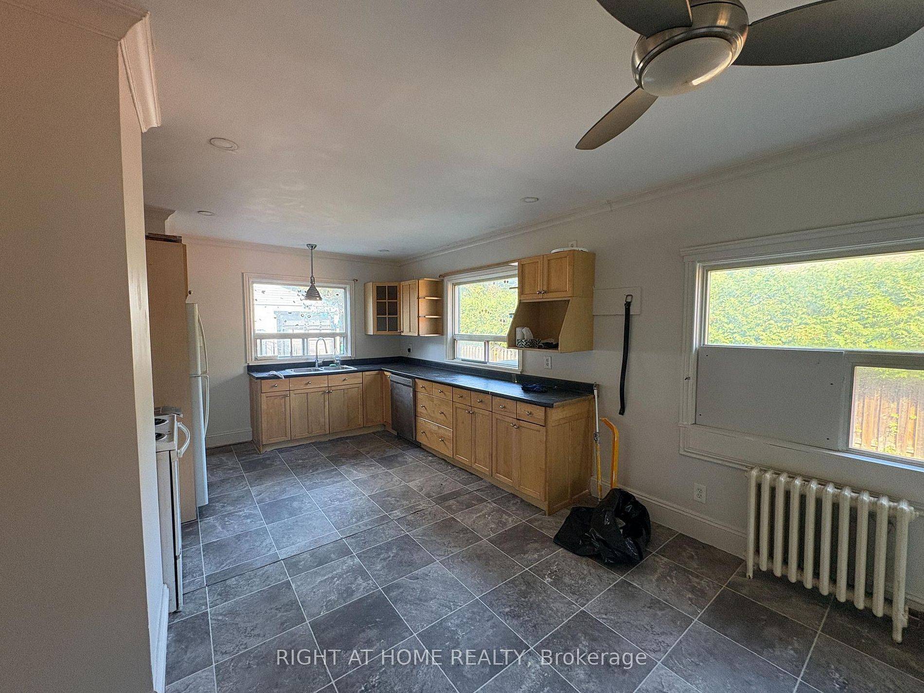 Mississauga, ON L5H 1R4,779 Indian RD