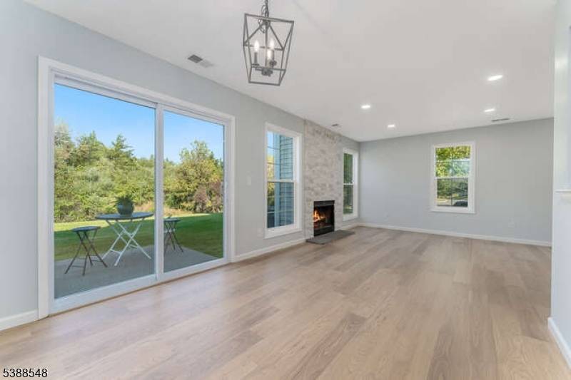 Holland Twp., NJ 08848,901 Fox Hill Place