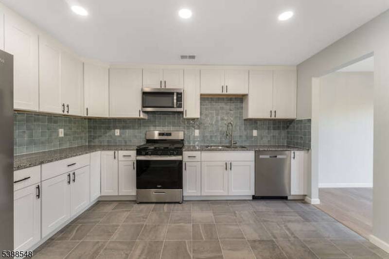 Holland Twp., NJ 08848,901 Fox Hill Place