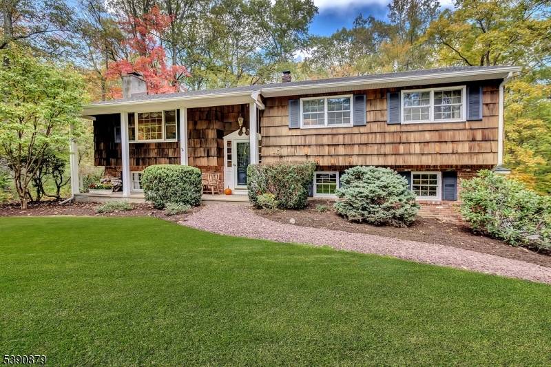 Kinnelon Boro, NJ 07405,16 Valley Rd