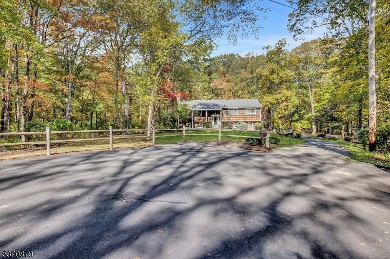 Kinnelon Boro, NJ 07405,16 Valley Rd