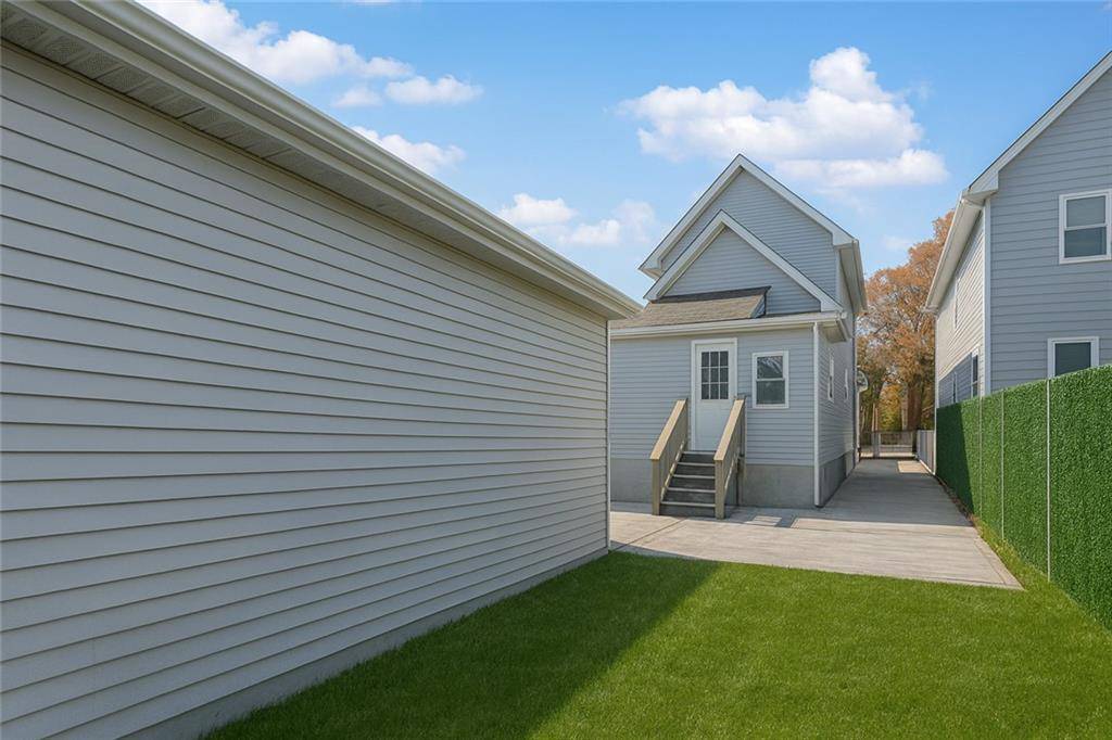 Staten  Island, NY 10302,11 Laforge AVE