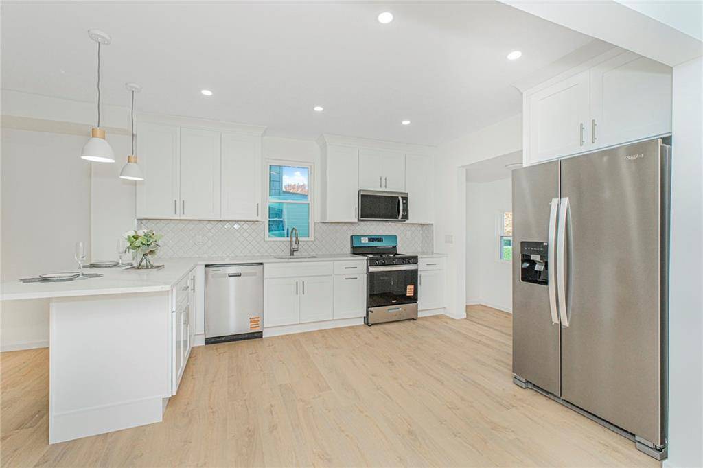 Staten  Island, NY 10302,11 Laforge AVE