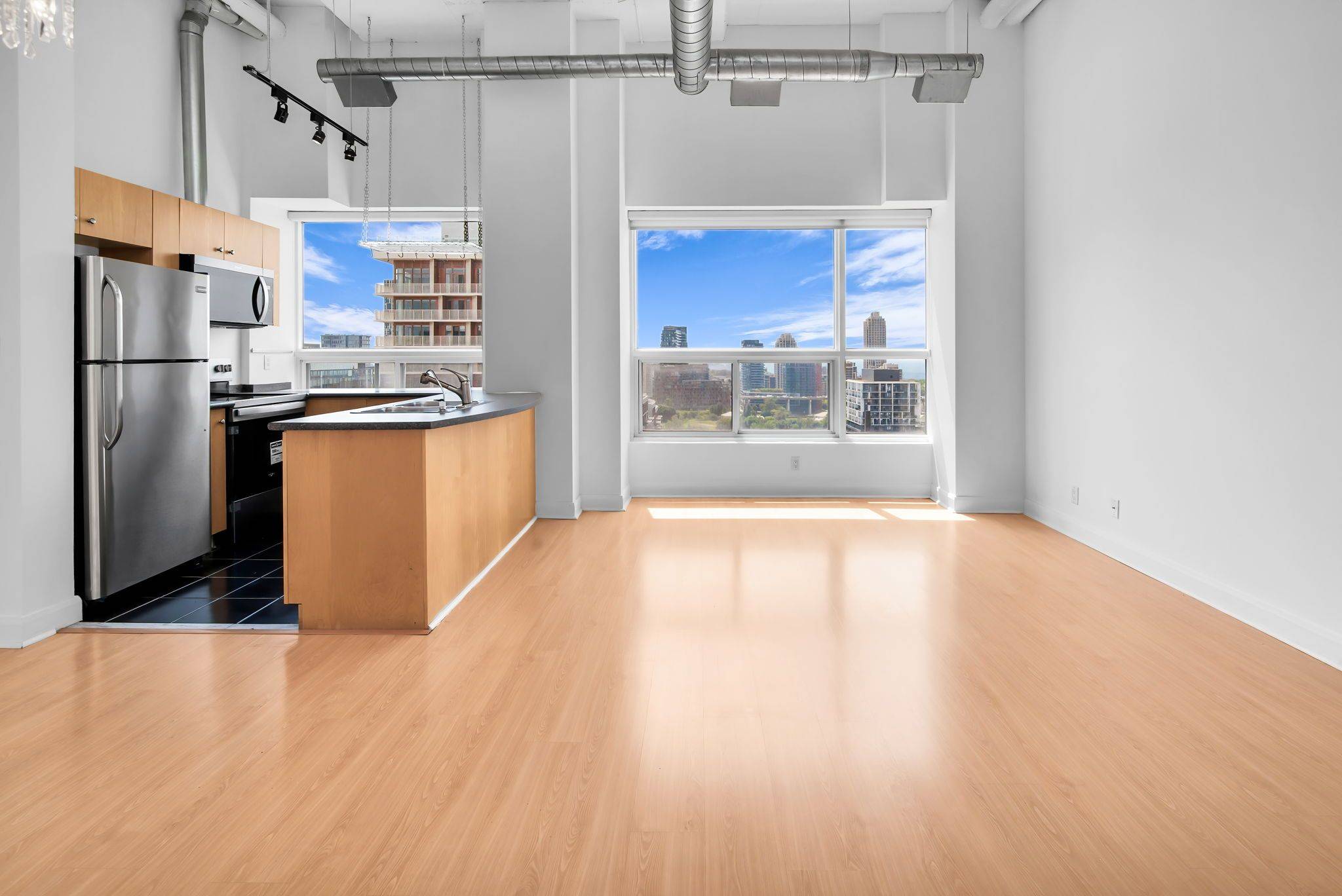 Toronto C01, ON M5V 2Y6,700 King ST W #PH13