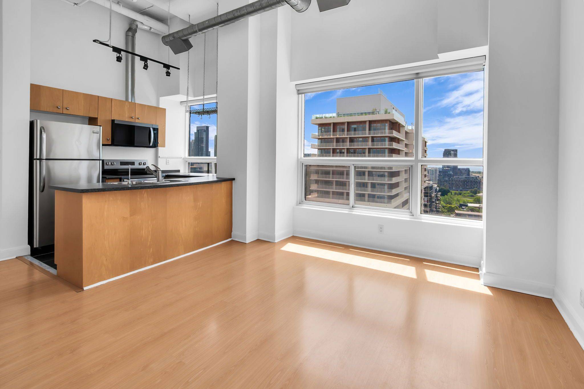 Toronto C01, ON M5V 2Y6,700 King ST W #PH13